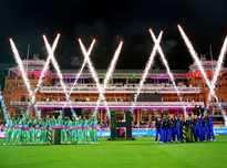 表现突出的 表现突出的